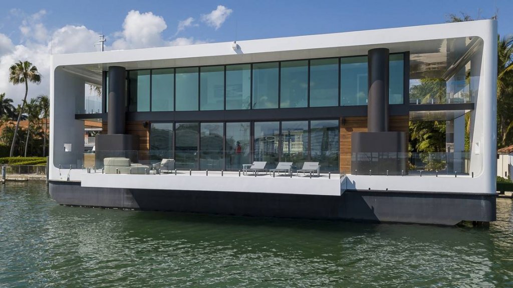 This Houseboat Of The Future Is A 5 5 Million Floating Mansion Designed For Sea Level Rise Waterstudio